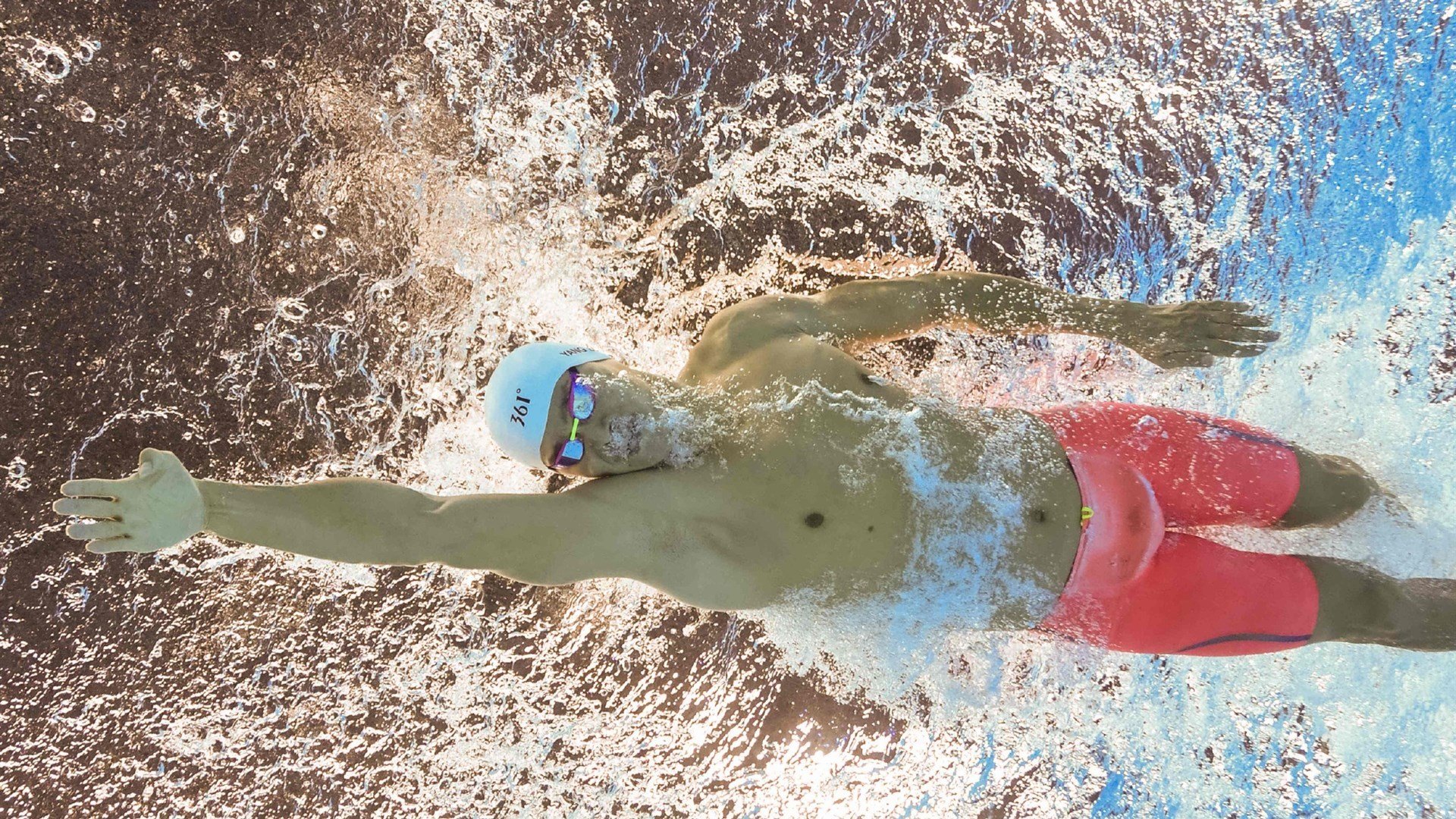 英雄联盟全球总决赛，巅峰对决引爆电竞狂潮